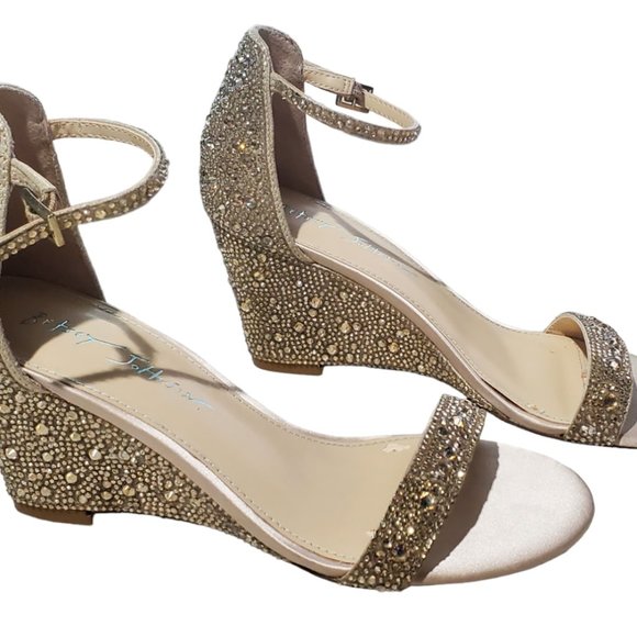 Betsey Johnson - Picture 3 of 9